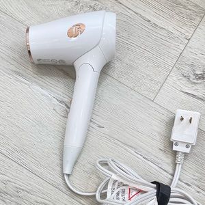 T3 FEATHERWEIGHT COMPACT folding hair dryer